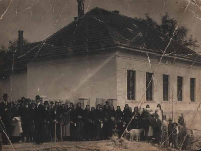 Rozlúčka pred kostolom. - fotoarchív Dušan Zubček - 1914-18