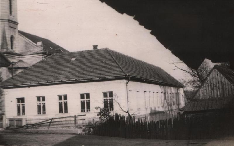Budova starej evanjelickej školy - fotoarchív:kronika školy - nedatované