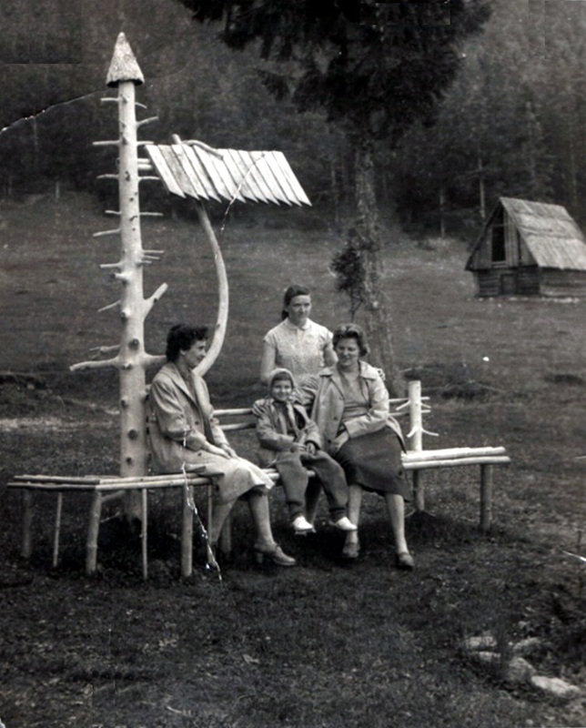 Netradičná lavička pri Baptistickej chate - fotoarchív: Majdek Ivan - nedatované