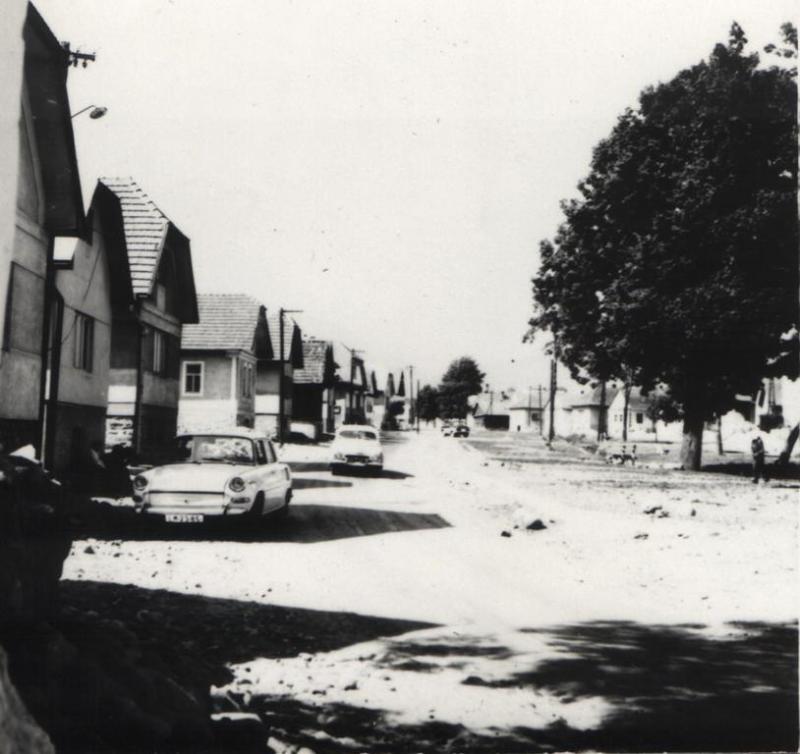 Spodná časť stredu obce - fotoarchiv:Belomír Račko - 1966