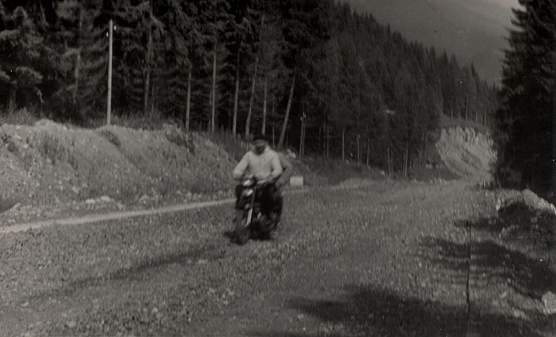 Miloš Benko na ešte nedostavnej ceste nad Podbanským - fotoarchív:Tibor Benko - asi 1967