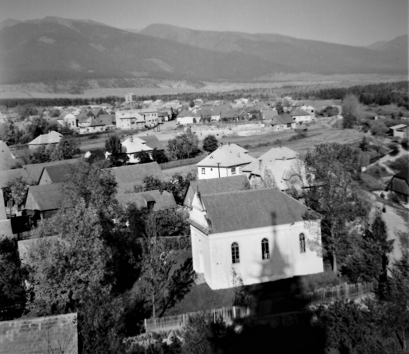 Pohľad  z veže kostola v čase výstavby kultúrneho domu - foto:Michal Glončák,riaditeľ školy