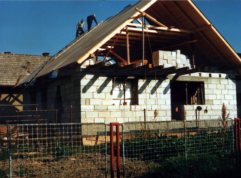 Dom rástol ako z vody - fotoarchív: Bolvanská Elena - asi 1987