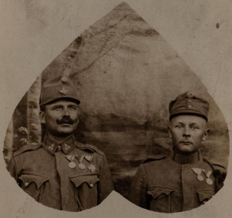 Vyznamenanie vojakov :Bronzová medaila cisára Karla za statočnosť a asi za zranenie - fotoarchív:rodina Pelachová - 1914 - 18
