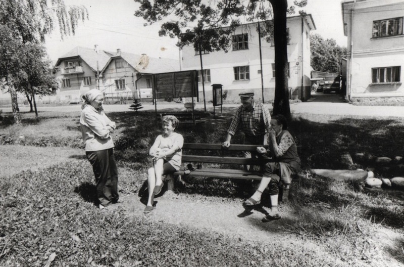 Pohľad na budovu  OU v Pribyline - fotoarchív: Majdek Ivan - asi 1990