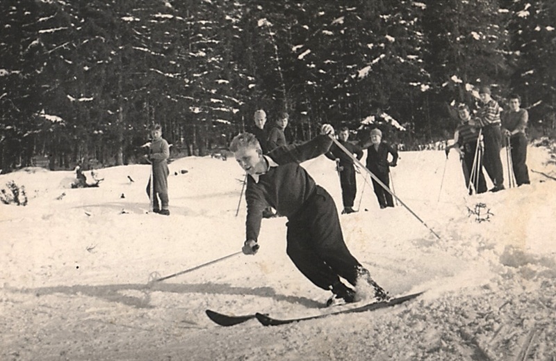 Jan Húsenica a jeho vzorová ukážka lyžovania - fotoarchív:Ján Húsenica - asi 1955
