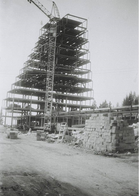 Vystavba hotelu Panoráma na Štrbskom Plese pred MS  FIS 70 - zverejnené na internete - Pred rokom 1970