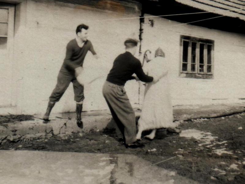 Veľká noc v starej Juríkovej  a Antolovej ulici - fotoarchív:Eva Lubelanová r.Juríková