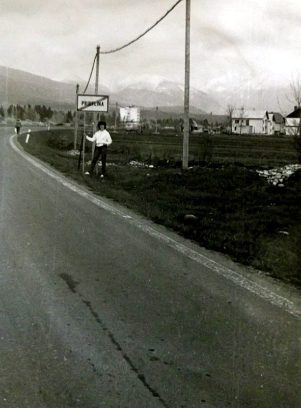 Koniec obce nad Králikovým humnom - fotoarchív: Miroslav Račko ml.. - asi 1983