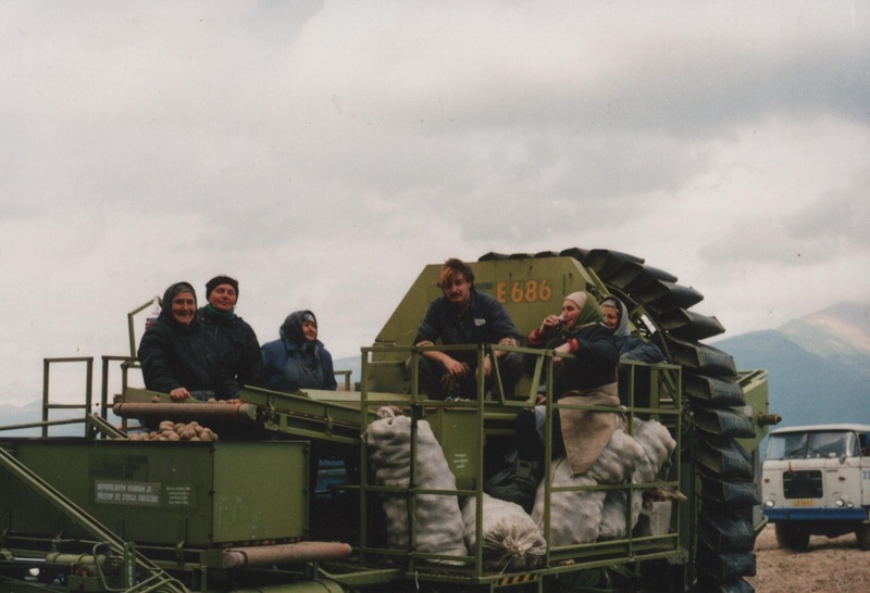 Pojazdná triedička zemiakov E686 - fotoarchív:Eva Kušnierová - 80-te roky