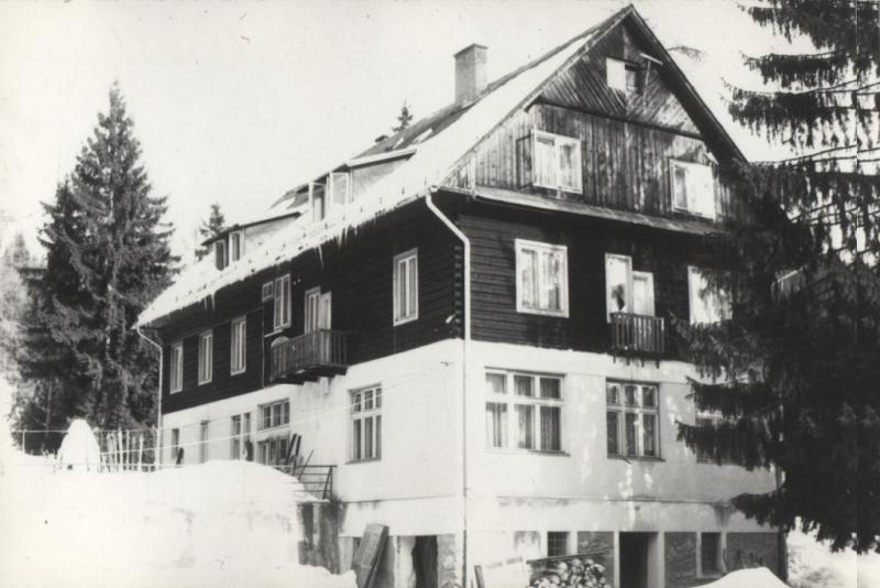 Harichova chata v zime - fotoarchiv:Belomír Račko - 1968