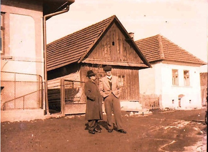 Drevenica v ktorej býval Račko Krivánik - fotoarchív:Miroslav Račko ml. - asi 1958