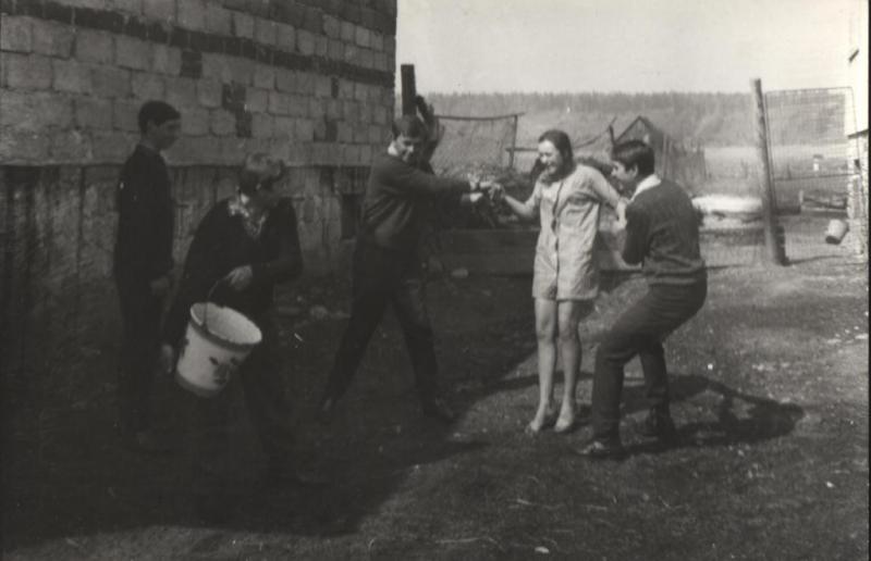 Kúpačka na záhumní - fotoarchív:Ľubor Dlháň - nedatované