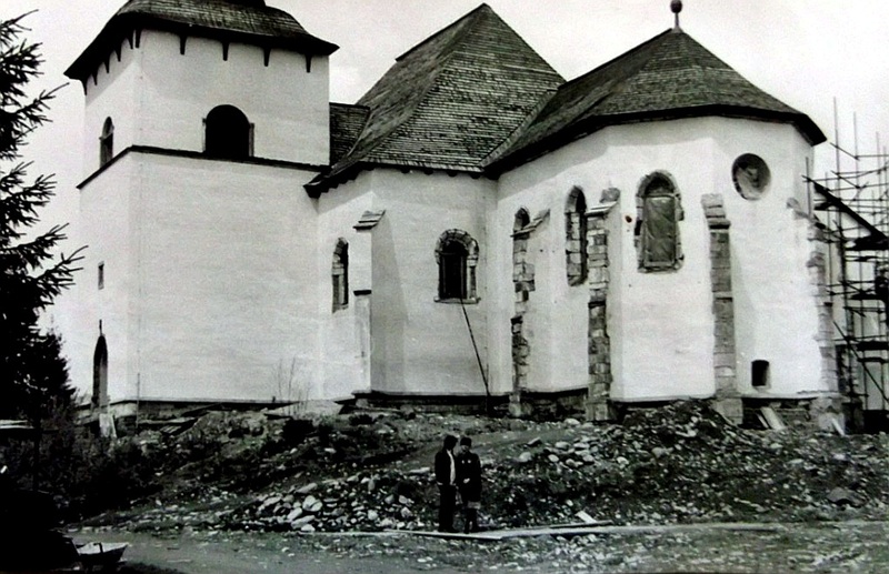 Fotky z čias výstavby kostola v skanzene - fotoarchív: Miroslav Račko ml.. - asi 1985