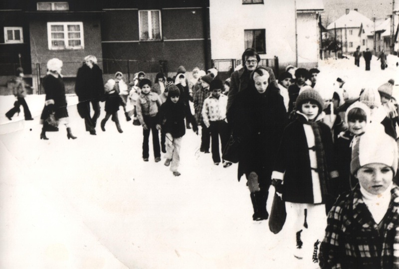 Pohľad do zákruty od domu služieb Jednota až po dom Jána Čabaja - fotoarchív:Eva Kušnierová - 1979