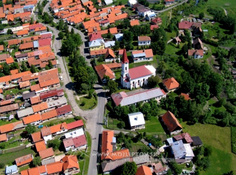 Letecký pohľad na stred obce - www.mojliptov.sk