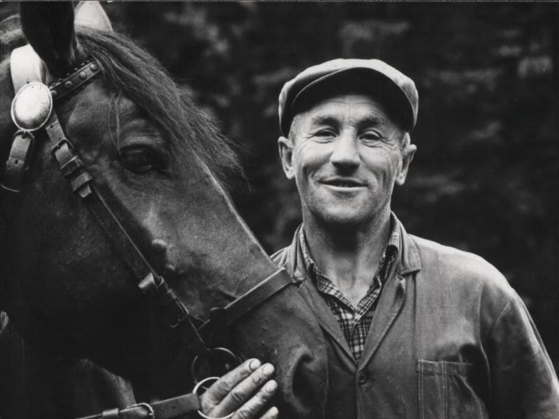 Paľko Račko Hronec a jeho koník - fotoarchív:Božena Bečáková r.Račková - 1972