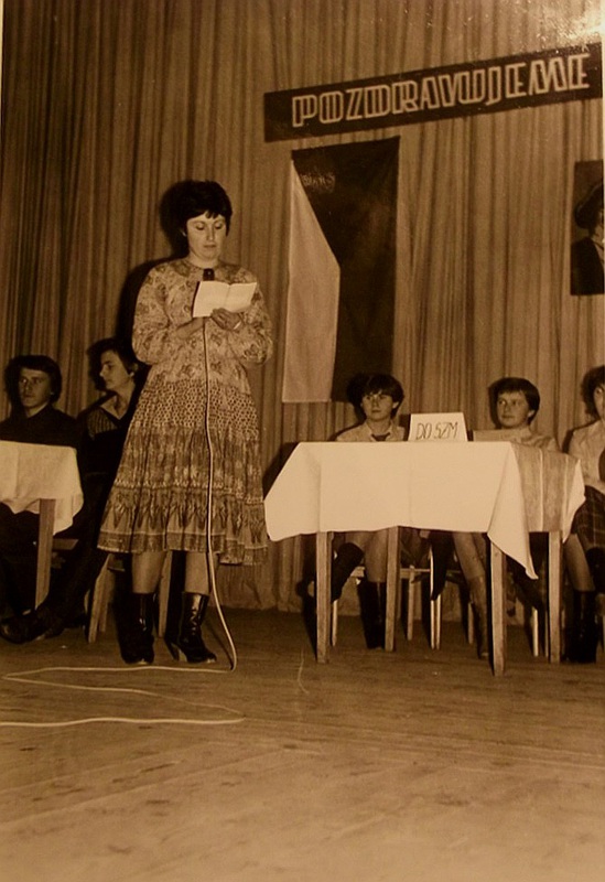 Pani Ivona Mikušová vedúca osvetového a kultúrneho  strediska v Pribyline - fotoarchív: divadelná kronika - 1982