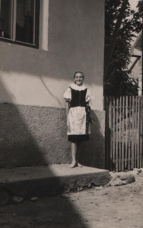 Dievča na priedomí - fotoarchív:Slávia Španková - 1961