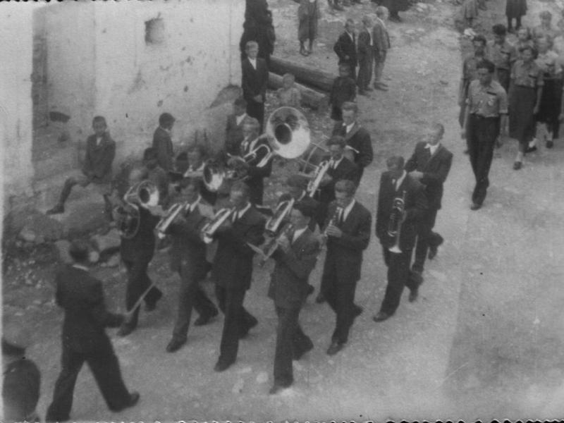 Dychovka v smútočnom sprievode - fotoarchiv:Ján Betušiak - 1951