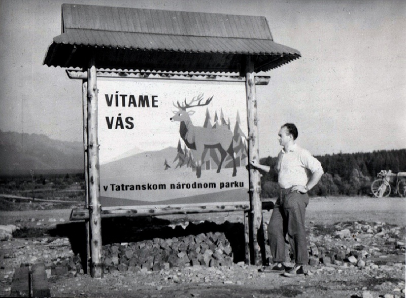 Pútač TANAP-u pri odbočke na Liptovskú Kokavu - fotoarchív: Ján Králik - asi 1970