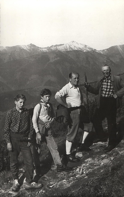 Štepitovci pri výstupe  na Kriváň - fotoarchív:Ľubomír Štepita - september 1968