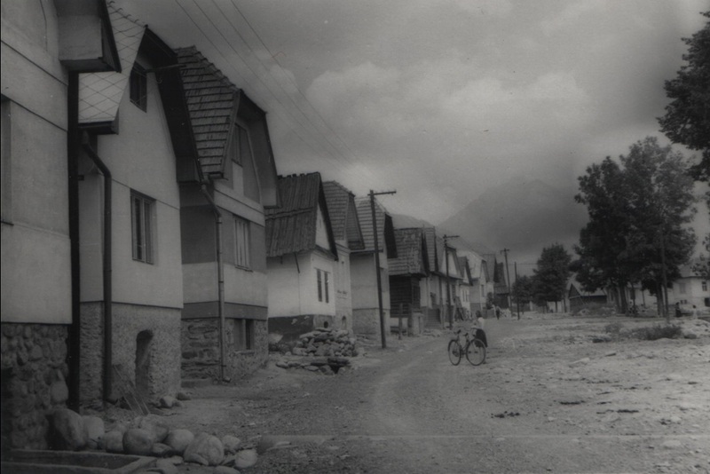 Stred obce pred úpravou námestia - fotoarchív:Dana Klaučová - 60- te roky
