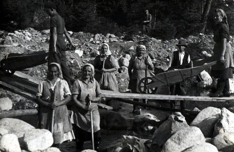 Oprava koryta Račkovho potoka po povodni - fotoarchív: Jaroslav Beharka - 1953