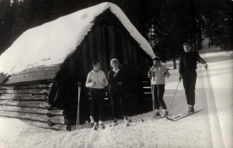 Prestáska počas lyžovania pri kolibe na Podbansku - fotoarchív: Ján Húsenica - nedatované