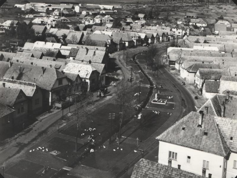 Pohľad na stred obce z veže kostola 1 - fotoarchív:Daniel Račko - 70-te roky