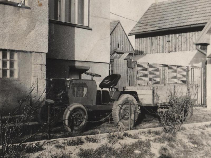 Malotraktor domácej výroby Maroša Mikuša - fotoarchív:Stanislav Mikuš - nedatované