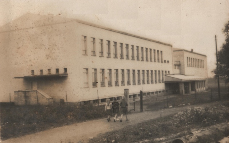 Cestička do Pribylinskej školy - fotoarchív:Vierka Pozorová r.Benková - 60 - te roky