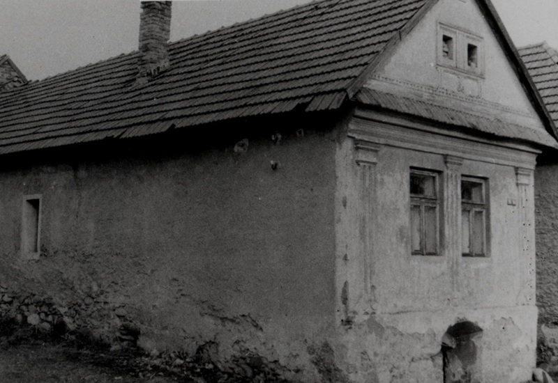 Strapoňov dom ešte pred opravou fasády - fotoarchív: Miroslav Račko ml.. - asi 1991