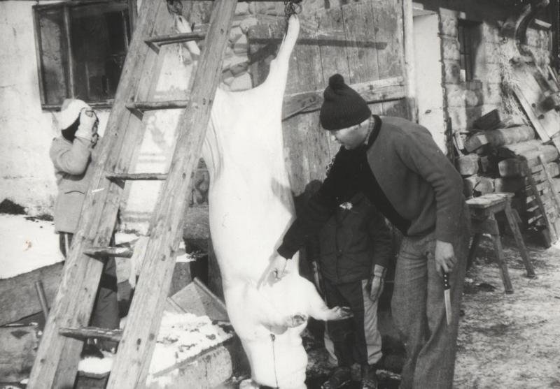 Zakálačka u Pelachovcov - fotoarchív:Magda Jurčová  r.Pelachová - nedatované