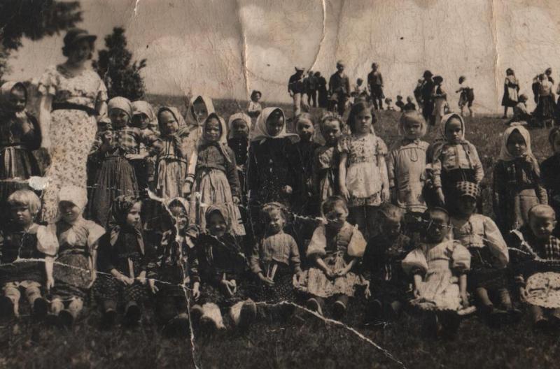 Deti na stráni - fotoarchív:Ján Betušiak - nedatované