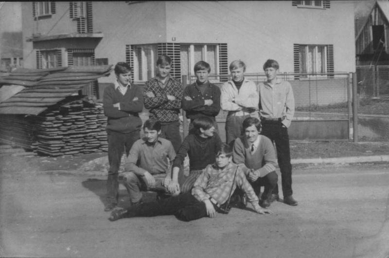 Pred Juríkovým domom - fotoarchív:Vlado Zaťko Muzikant - 70-te roky