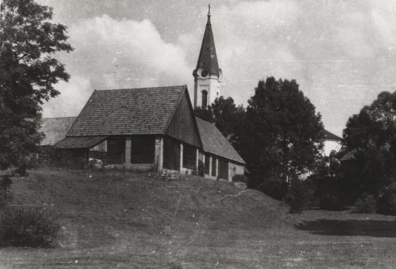 Pohľad na kostol z Pelachovej záhrady - fotoarchív:Magda Jurčová  r.Pelachová - nedatované