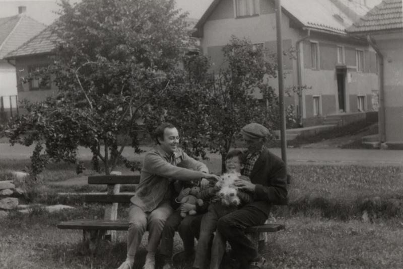 Radosť a pohoda .Vzadu dom Františka Beharku - fotoarchív:Balažic Pavol - nedatované