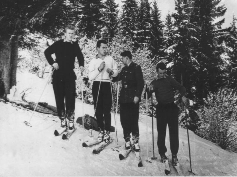 Kopanice:Paľo Mikuš,Ján Bolvanský,Michal Mikuš,Dušan Zubček - fotoarchiv Dušan Zubček - asi 1960